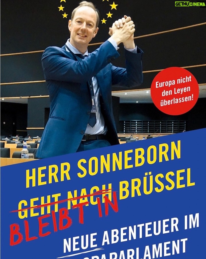 Martin Sonneborn Instagram - Brüssel ist eigentlich ganz nett: - Das Wetter ist gut, man braucht keine Autowaschanlagen. - Wenn Bauern aufgrund verfehlter Regierungspolitik auf die Straße gehen, brennen Barrikaden vor dem EU-Parlament. Niemand jammert. - Charles Michel (dumm) wurde in die EU abgeschoben. - Die Menschen haben gelernt, jahrelang mit oder ohne dysfunktionale Regierung über die Runden zu kommen. - Die Züge fahren (so lala). - In Belgien gibt es noch eine Arbeiterpartei und die Gewerkschaften vertreten z.T. andere Positionen als die Regierung. - Zeitungen machen sich über die Dummheiten von Ministern lustig. - Wenn's heiß wird, gibt's einen 25%-Bonus in Bierdosen (und an der Theke). - Man kann während der Arbeitszeit Bücher schreiben. (Erscheint am 8. Februar.)