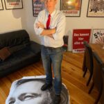 Martin Sonneborn Instagram – Um an der Europawahl am 9. Juni teilnehmen zu können, braucht Die PARTEI bis Ende Februar 4.000 Unterstützerunterschriften. Ich sammle morgen ab 19 Uhr im Franziskaner in Kreuzberg (Dresdener Str. 17). Europa nicht den Leyen & Strack-Rheinmetalls überlassen! 
PS: Wir vergessen niemanden, der uns den Weg an die Macht geebnet hat… Smiley
PPS: Bauern (mit Niveau) sind ausdrücklich willkommen, bitte die Traktoren draußen anbinden!