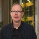 Martin Sonneborn Instagram – Die Redenschreiber von Olaf Scholz sind krank – meine waren (leider) gesund. Der Jahresrückblick der Herzen, mit fröhlichem Ausblick auf das Atomkriegsjahr 2024… Komm’ se gut rein, draußen an den Geräten!