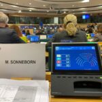 Martin Sonneborn Instagram - Der 10 h Brüssel-Tripp hat sich gelohnt: Ich habe die eine, entscheidende Stimme für die namentlichen Abstimmungen im LIBE-Ausschuss geliefert - und dann haben wir bei Chatkontrolle/Massenüberwachung gegen Sozialdemokraten & Konservative & Rechtsradikale ALLES VERLOREN was man nur verlieren kann. Mit zwei oder drei Stimmen Unterschied. Immerhin können die freundlichen Kollegen von den Piraten Ihnen jetzt die Abstimmungsergebnisse namentlich dokumentieren... Und jetzt bitte die A6 wieder freimachen!