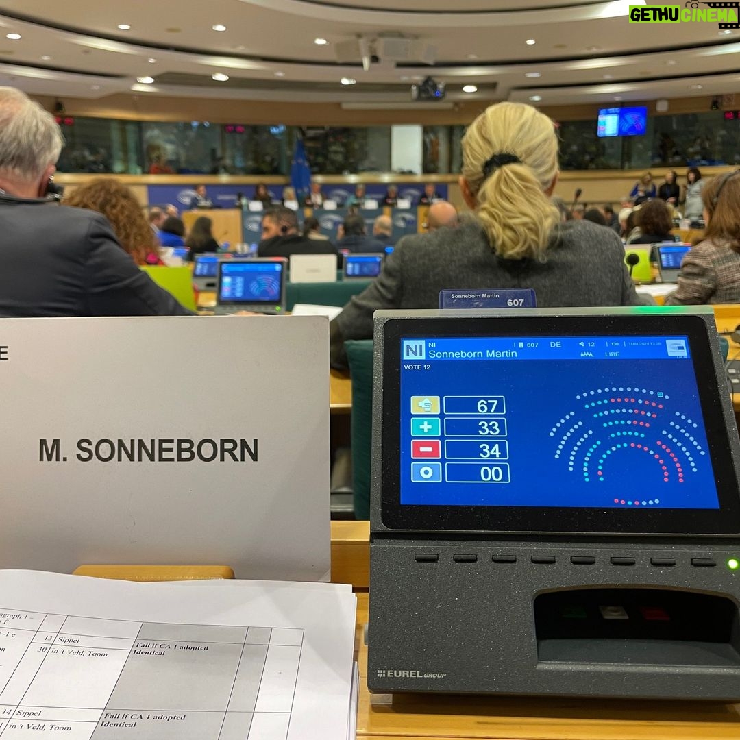 Martin Sonneborn - 4.7K Likes - Der 10 h Brüssel-Tripp hat sich gelohnt: Ich habe die eine, entscheidende Stimme für die namentlichen Abstimmungen im LIBE-Ausschuss geliefert - und dann haben wir bei Chatkontrolle/Massenüberwachung gegen Sozialdemokraten & Konservative & Rechtsradikale ALLES VERLOREN was man nur verlieren kann. Mit zwei oder drei Stimmen Unterschied. Immerhin können die freundlichen Kollegen von den Piraten Ihnen jetzt die Abstimmungsergebnisse namentlich dokumentieren... Und jetzt bitte die A6 wieder freimachen!