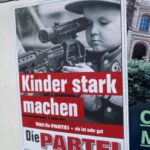 Martin Sonneborn Instagram – Nachricht aus Bayern:
“Ich finde das pervers: Gemetzel in der Ukraine, Völkermord in Bergkarabach. Ja zu Splitterbomben. Aber darüber regen sie sich auf, Kind mit Wumme.”