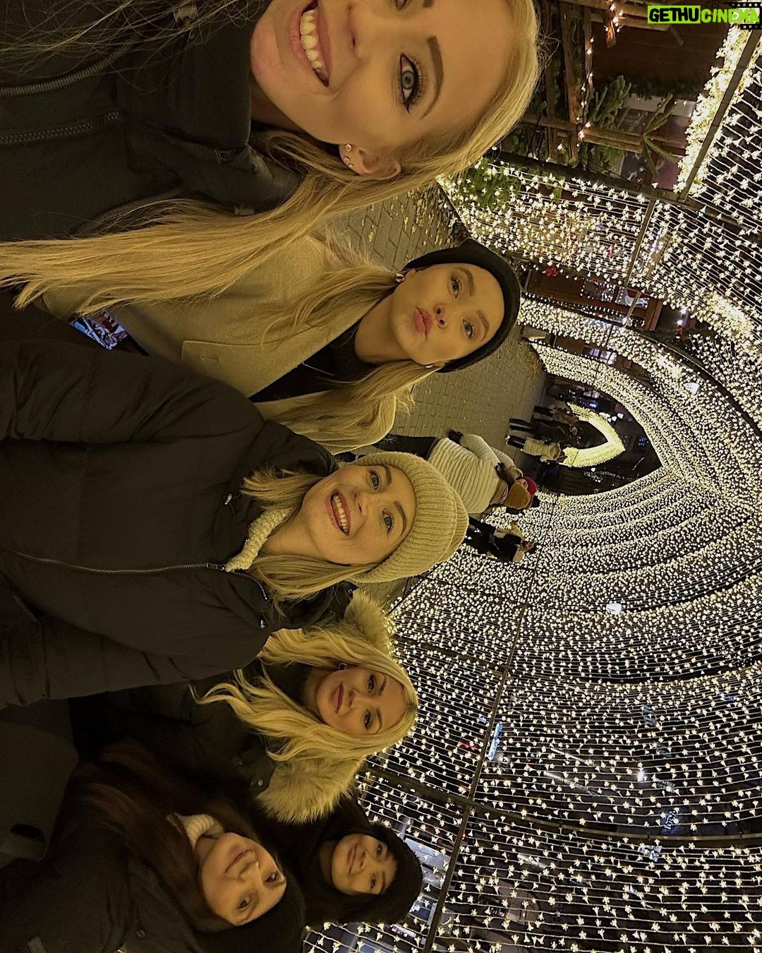 Martine Lunde Instagram - Fin dag med disse jentene❤️ Jul i Vinterland