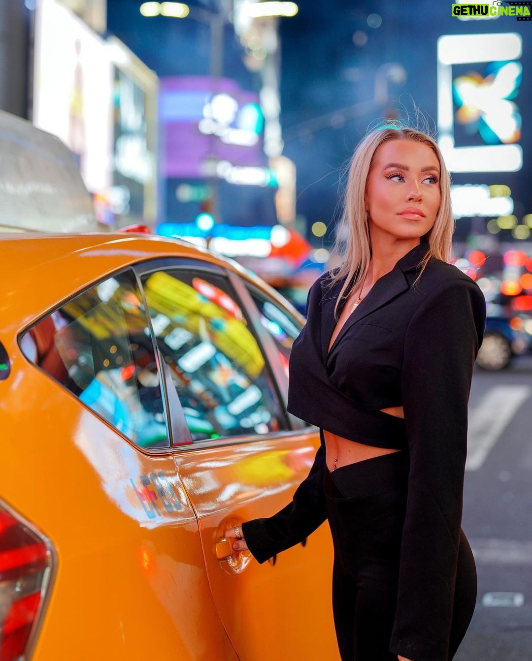 Martine Lunde Instagram - Om litt over en måned er jeg her igjen!! New York City