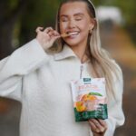 Martine Lunde Instagram - Annonse @sunshinedelights_no Jeg er en snackser, og tørka fersken blir jeg aldri lei av🍑 Disse er så utrolig gode, og har en skikkelig digg og saftig smak av fersken! Kjapp deg innom nærmeste matbutikk, og jeg lover at du ikke vil angre🧡 Oslo, Norway