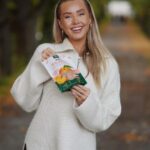 Martine Lunde Instagram - Annonse @sunshinedelights_no Jeg er en snackser, og tørka fersken blir jeg aldri lei av🍑 Disse er så utrolig gode, og har en skikkelig digg og saftig smak av fersken! Kjapp deg innom nærmeste matbutikk, og jeg lover at du ikke vil angre🧡 Oslo, Norway