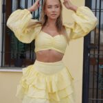 Martine Lunde Instagram - Annonse @kouture_no 🌼 Endelig kan jeg gi dere en rabattkode på de resterende kjolene fra sommerkolleksjonen min! Rabattkoden Martine30 gir 30% rabatt på kjolene som er igjen💛 Det er ikke mange kjoler igjen, så vær raske om dere vil sikre dere en🌼 Oslo, Norway