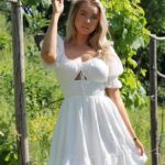 Martine Lunde Instagram – Annonse @kouture_no 🌸 Må nok en gang takke dere for alle fine meldinger om kjolene, og takk til dere som kjøper🤍 Det er fortsatt noen kjoler igjen, så sjekk ut @kouture_no!! Og på eventet, det var så utrolig koselig å møte dere🤍 Og en stooor takk til @makeupmekka, @renskincarenorge, @dermanorno, @candypeoplenor & @aiyannajewelry som ga så mye fine ting til goodiebagsene på eventet🌸