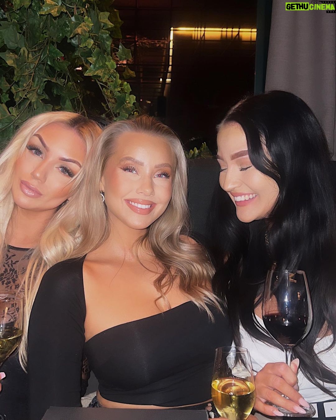 Martine Lunde Instagram - 🥂✨🤍💋 Oslo, Norway