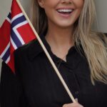 Martine Lunde Instagram - Annonse @makeupmekka ❤️ Årets beste dag er rett rundt hjørnet, og jeg ønsker en lett og fresh sminke som sitter hele dagen😍 Med koden MARTINE25 får dere 25% rabatt på alle ordinære varer fra @makeupmekka og bestiller dere nå rekker dere å få det før 17. mai❤️