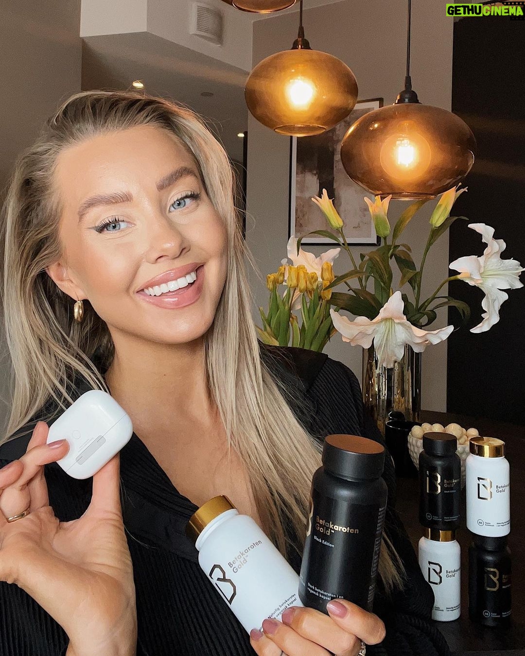 Martine Lunde Instagram - Annonse GIVEAWAY @goodformeas Det første vårtegnet for meg er Betakaroten Gold✨ Og nå kan dere vinne et halvt års forbruk av det (eller andre produkter fra @goodformeas ) + AirPods pro😍 Det du må gjøre for å delta er: 1. følge @goodformeas her på insta 2. klikk på linken i bio og meld deg på nyhetsbrevet 3. TAG en venn eller kommenter «gjort»✨ Vinneren trekkes 1. mai☀️ LYKKE TIL! #giveaway #konkurranse Oslo, Norway