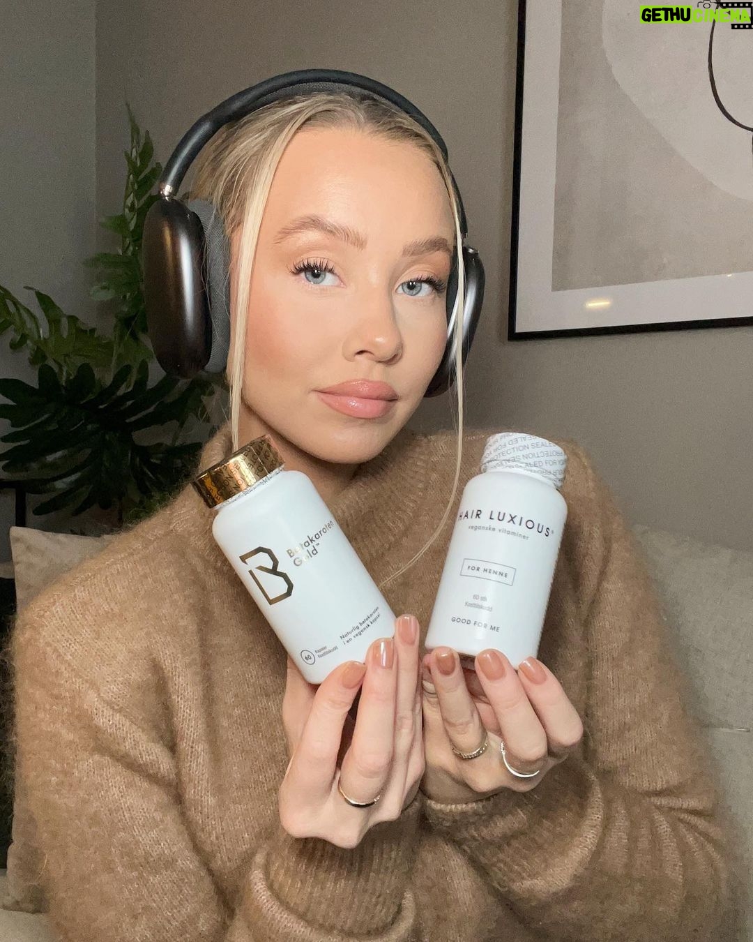 Martine Lunde Instagram - Annonse GIVEAWAY @luxious.no GIVEAWAY❤️ På søndag lanseres det noe SÅ spennende hos @luxious.no og jeg kan nesten ikke vente med å teste dette😍 Derfor er jeg nå så heldig som kan gi bort en skikkelig bra premie til dere! Nå kan dere vinne AirPods Max (valgfri farge), 6 bokser med @hairluxious og 6 bokser med @betakarotengold ✨ For å delta må dere: 1. Følge @luxious.no 2. Nevne en som burde få med seg dette Vinneren trekkes 9. februar Masse lykke til, og husk å følge @luxious.no for en sinnsykt bra lansering på søndag😍