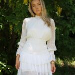 Martine Lunde Instagram – Annonse @kouture_no 🌸 Klokken 20.00 slippes kjolene på Kouture.no🤍 Jeg kjører live på insta da! Om du er interessert i å få tak i en kjole fra kolleksjonen burde du sitte klar, for interessen er stor🌸 Vi sees live 20.00!