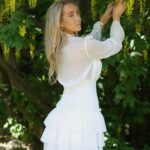 Martine Lunde Instagram – Annonse @kouture_no 🌸 Klokken 20.00 slippes kjolene på Kouture.no🤍 Jeg kjører live på insta da! Om du er interessert i å få tak i en kjole fra kolleksjonen burde du sitte klar, for interessen er stor🌸 Vi sees live 20.00!