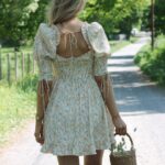 Martine Lunde Instagram – Annonse @kouture_no 🌸 Har gleda meg sååå mye til denne kolleksjonen slippes, og i dag er endelig dagen her!! Kjolene slippes online hos Kouture etter 20.00 i kveld, men vil du ha tilgang på de først kan du komme innom Kouture på Arkaden fra klokken 16.00🤍 Der blir det giveaways på kjolene, goodiebags til de første 50 som handler og ikke minst kan dere prøve og kjøpe kjolene! Håper vi sees🌸 Oslo, Norway