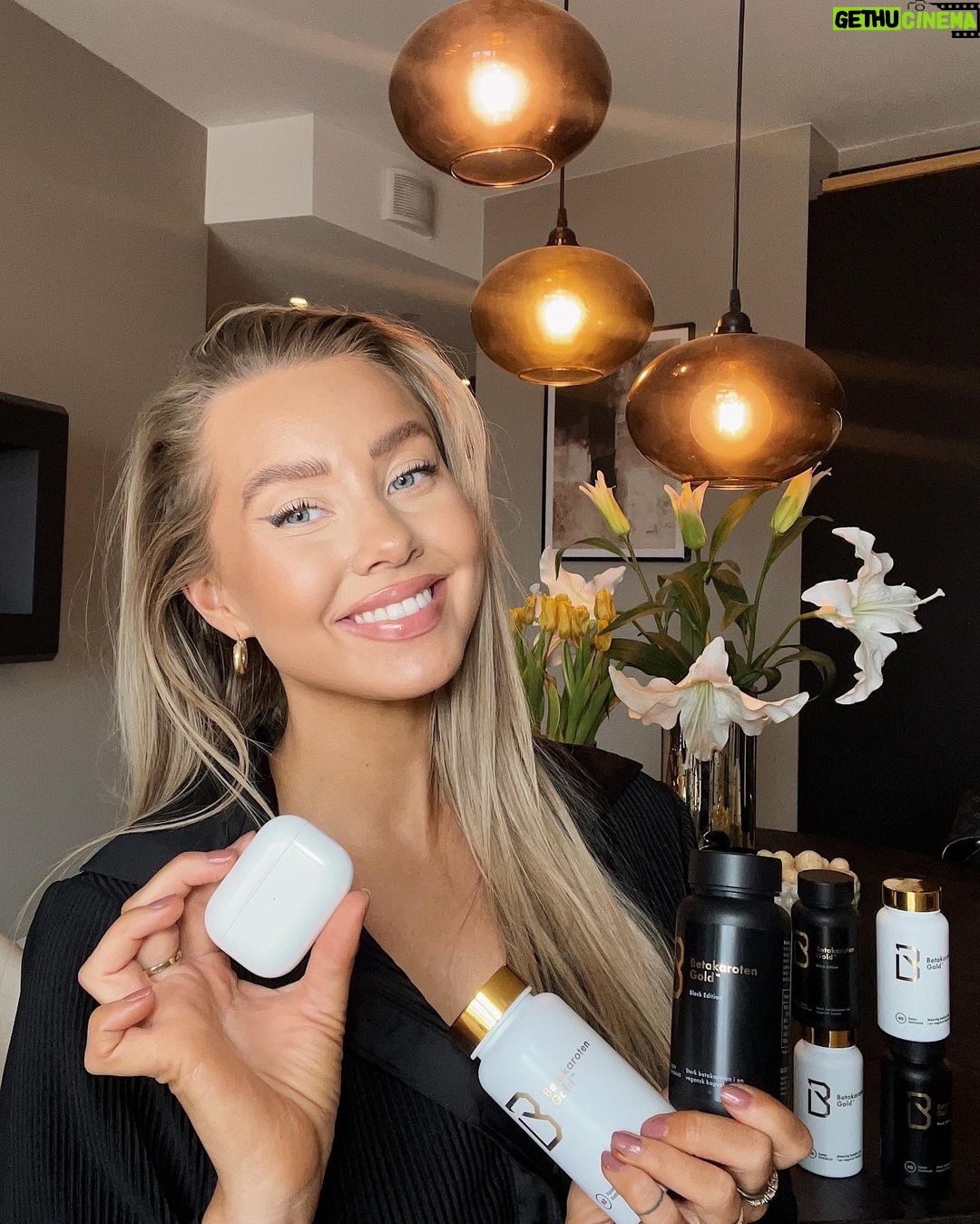 Martine Lunde Instagram - Annonse GIVEAWAY @goodformeas Det første vårtegnet for meg er Betakaroten Gold✨ Og nå kan dere vinne et halvt års forbruk av det (eller andre produkter fra @goodformeas ) + AirPods pro😍 Det du må gjøre for å delta er: 1. følge @goodformeas her på insta 2. klikk på linken i bio og meld deg på nyhetsbrevet 3. TAG en venn eller kommenter «gjort»✨ Vinneren trekkes 1. mai☀️ LYKKE TIL! #giveaway #konkurranse Oslo, Norway
