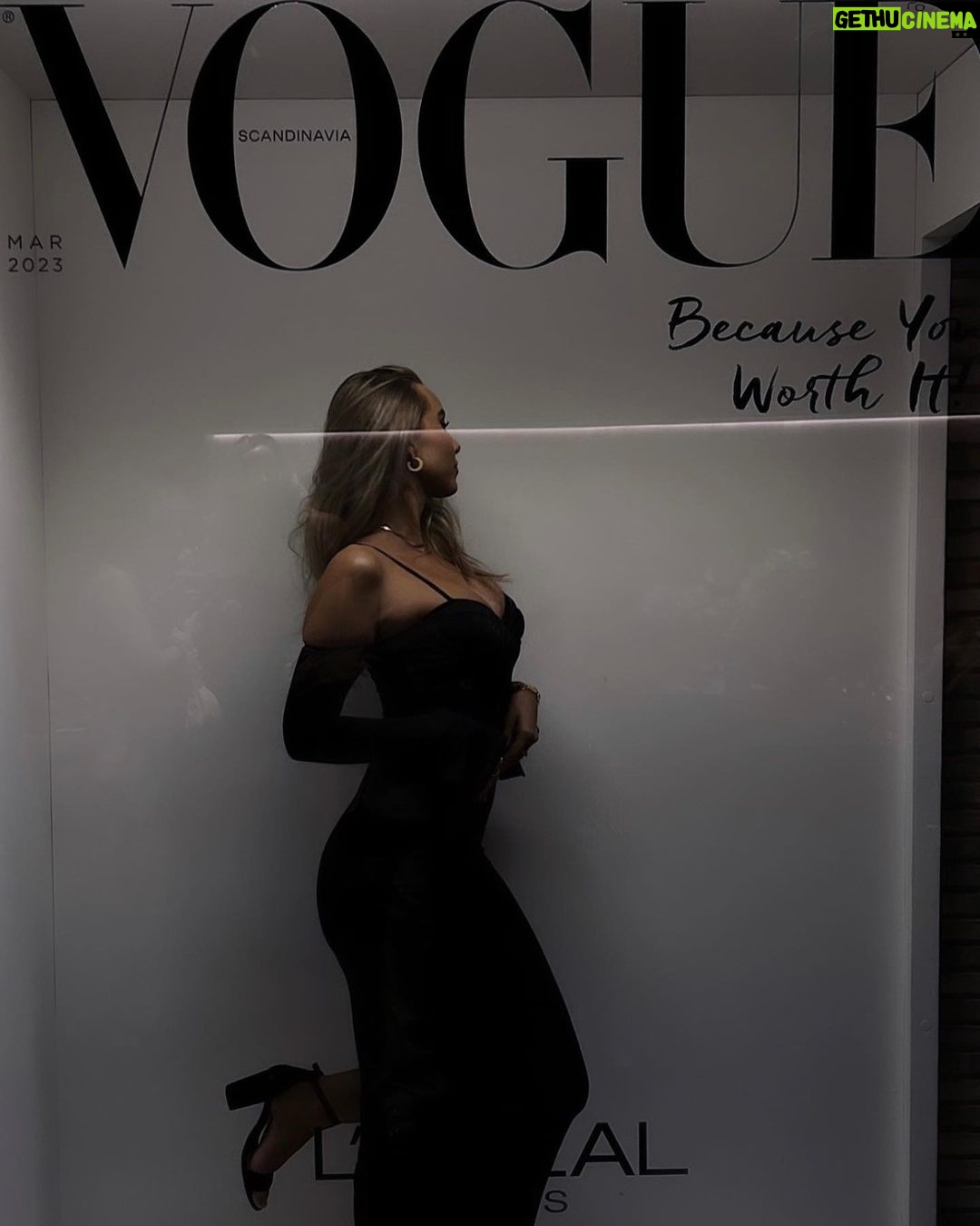 Martine Lunde Instagram - Annonse- Covergirls😜 @lorealparis x @voguescandinavia Copenhagen