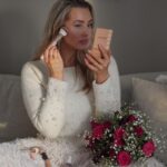 Martine Lunde Instagram - Annonse @makeupmekka 💖 Mine topp tre favoritter akkurat nå: Soft Tint Serum Foundation, Cream bronzer i warm breeze og Creamy Dreamy i soft peach✨ Disse tre produktene gjør så du får en SÅÅ fin hudsminke! Med koden MARTINE25 får dere som vanlig 25% rabatt på alle ordinære varer hos @makeupmekka 💖 Dere finner mine favoritter på link i bio! Oslo, Norway
