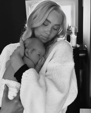 Martine Lunde Instagram - Bestevenninna mi har fått baby, og jeg har blitt fadder igjen🥹💖