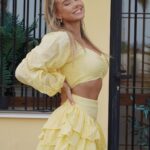 Martine Lunde Instagram - Annonse @kouture_no 🌼 Endelig kan jeg gi dere en rabattkode på de resterende kjolene fra sommerkolleksjonen min! Rabattkoden Martine30 gir 30% rabatt på kjolene som er igjen💛 Det er ikke mange kjoler igjen, så vær raske om dere vil sikre dere en🌼 Oslo, Norway
