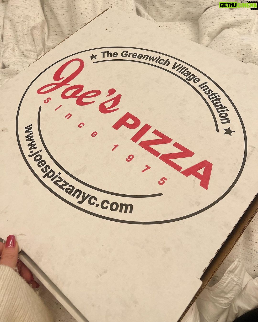 Martine Lunde Instagram - 🍕🍕🍕 Joe’s Pizza Times Square