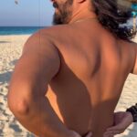 Marwan Younes Instagram - ظهرك بيوجعك بس حفلة adriatique الويك اند الجاي #هيافة #الساحل #الديسك