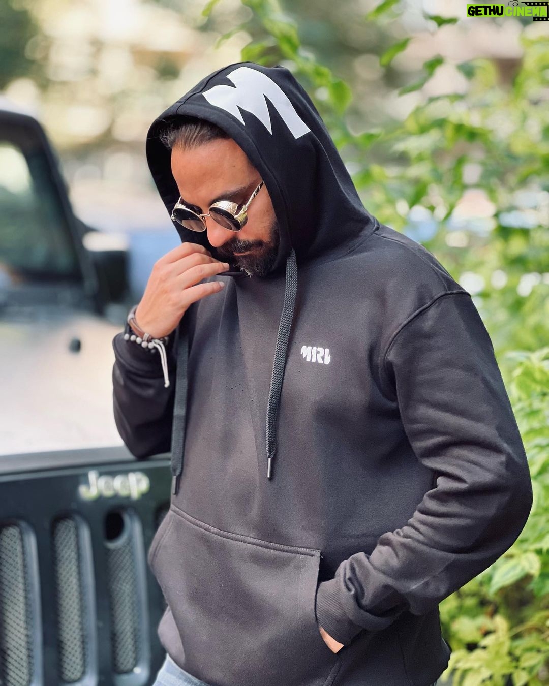 Marwan Younes Instagram - The first MARV hoodie is out and available for PREORDERS 🩵 send a message to @im_wearing_marv and get yours today اول هودي في الحياة طلعت للنور .. اللي عايز يروح لاكاونت مارڤ