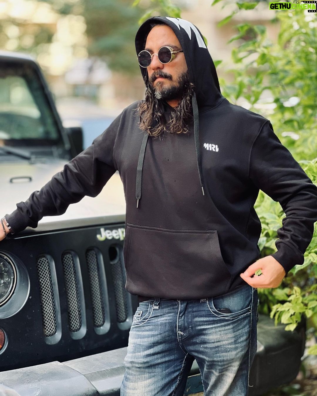 Marwan Younes Instagram - The first MARV hoodie is out and available for PREORDERS 🩵 send a message to @im_wearing_marv and get yours today اول هودي في الحياة طلعت للنور .. اللي عايز يروح لاكاونت مارڤ
