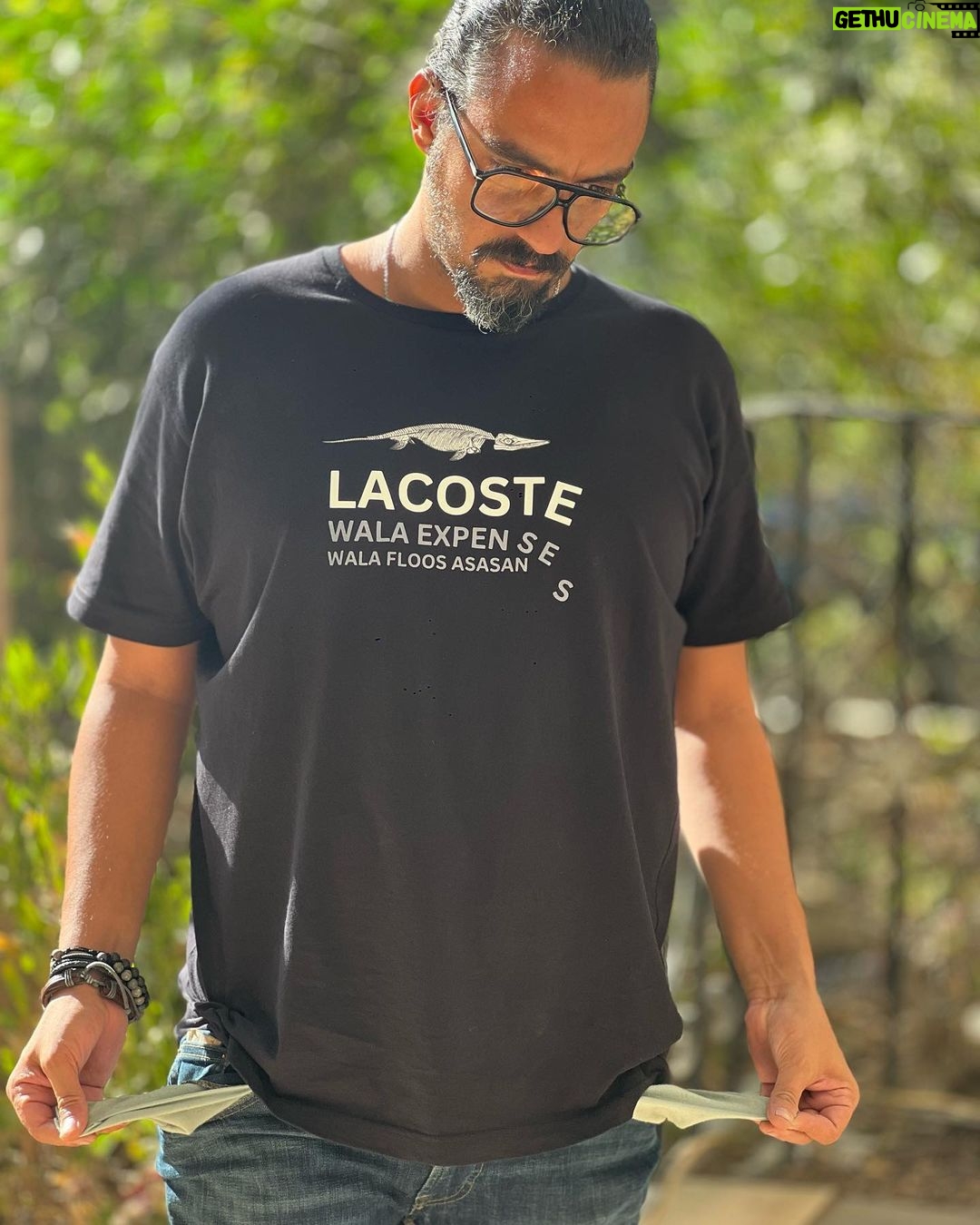 Marwan Younes Instagram - تيشيرت مناسبة للظروف الراهنة Get yours from @im_wearing_marv