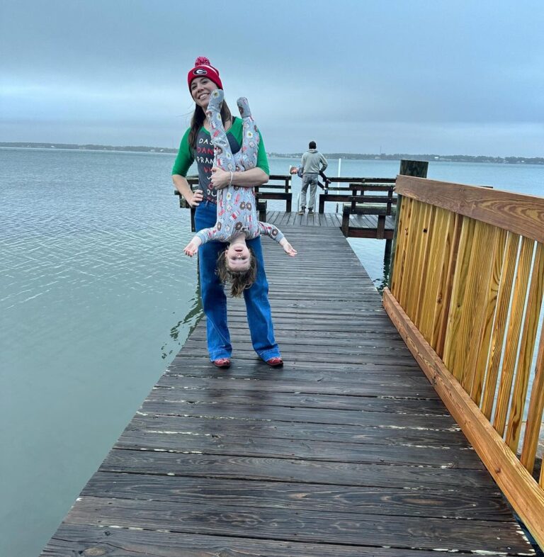 Mary Katharine Ham Instagram - Second Christmas at the beach, featuring some excellent kid-wrangling by me (and my bro-in-law in the background). Exploring some piers, making sure my toddler doesn’t jump in, seeing the aquarium. 🌊🎄🐠