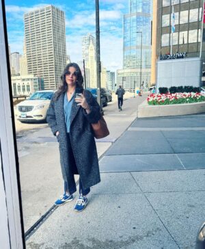 Mary Katharine Ham Instagram - I went to Chicago by myself. I wore heels and spoke at the Chicago Humanities Festival and walked around the city in  a coat I’m very glad I brought and finished most of a book and visited a Gilded Age mansion and ate pizza and saw my best-selling author friend @kattimpf make jokes about her trauma on stage with @guypbenson and then we had beers! 😂 It was great!