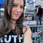 Mary Katharine Ham Instagram - Look, I don’t usually wear the band’s t-shirt to the concert, but what are the rules for live podcasts anyway? For the progrum, I wear merch!