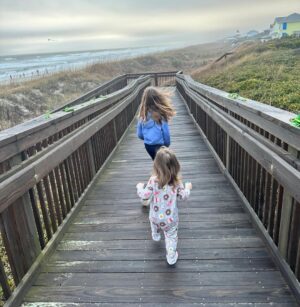 Mary Katharine Ham Instagram - Second Christmas at the beach, featuring some excellent kid-wrangling by me (and my bro-in-law in the background). Exploring some piers, making sure my toddler doesn’t jump in, seeing the aquarium. 🌊🎄🐠