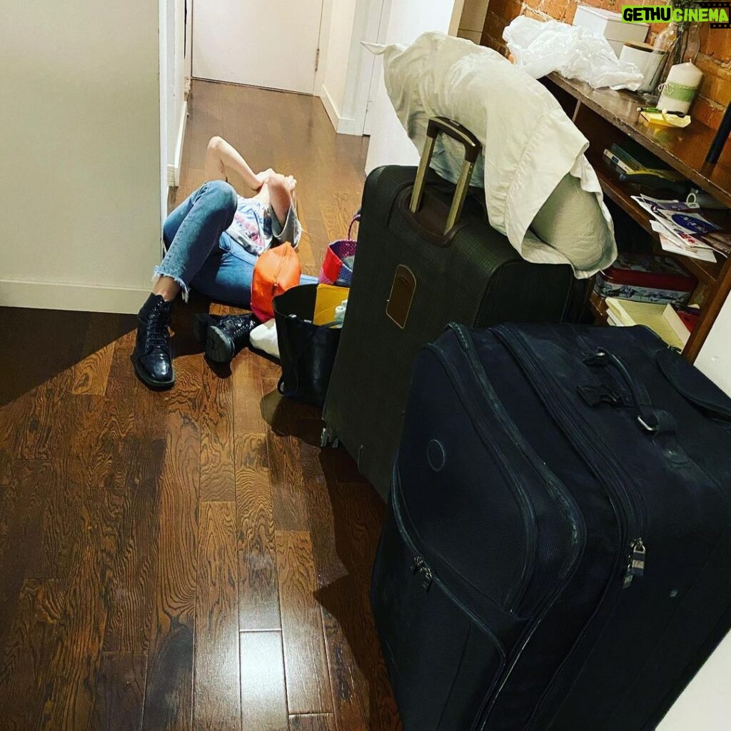 Mary Wiseman Instagram - This little lass is moving to LA and packed a magic bullet, her “favorite” “vase”, a box of Twinings Earl Grey Tea, and two distinct straw hats in her carry-ons (plural). Toronto Pearson