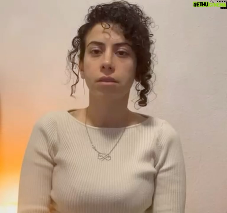 Masih Alinejad Instagram - بشنوید درخواست همسر محمد فرامرزی از مردم. ماریا نگران است که فردا همسرش را اعدام کنند. خانوادههای #پژمان_فاتحی، #وفا_آذربار، #محمد_فرامرزی ، #محسن_مظلوم را که در روندی غیرشفاف و بدون دسترسی به وکیل و دادرسی عادلانه به اعدام محکوم شده اند، به اوین برای ملاقات فراخواندهاند.