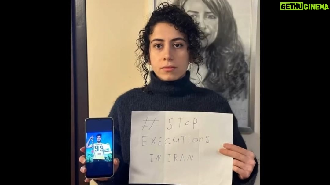 Masih Alinejad Instagram - . ماریا محمودی همسر محمد فرامرزی هم همراه با موج اعتصاب غذای زنان زندان اوین اعتصاب غذا کرد. او میگوید زندگی همیشه برای همسرم محمد بسان مبارزه ای برای آزاد زندگی کردن بود و همواره در این راه عاشقانه کوشید تا نه به اعدام را عملی کند اما حال خود زیر تیغ اعدام ،چشم به راه ماست تا باهم طنین نه به اعدام سردهیم. #نه_به_اعدام #زن_زندگی_آزادی 