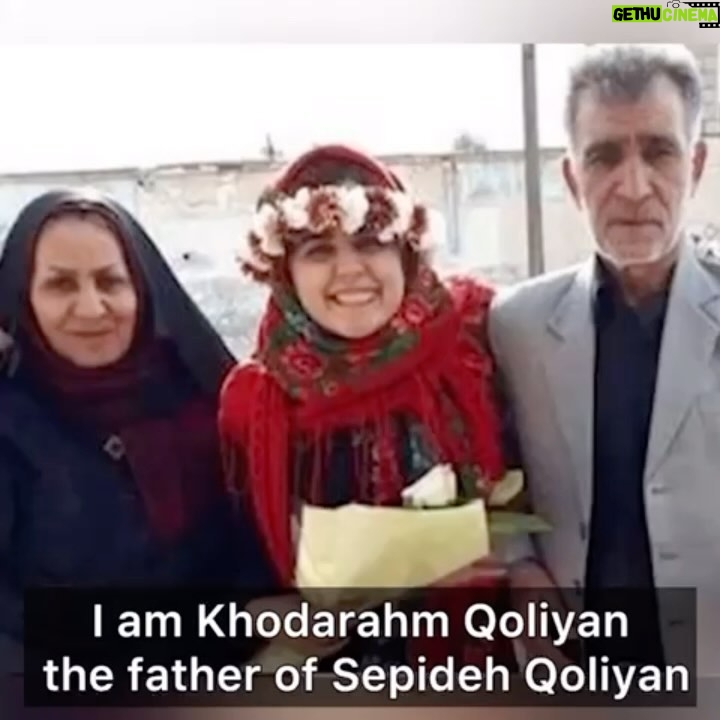 Masih Alinejad Instagram - گوش کنیم و این صدا را به گوش همه پدران برسانیم. ای کاش همه پدران ایران همچون پدران سپیده قلیان و نرگس و محمدی بودند، حامی و همراه دختران. ❤️💔