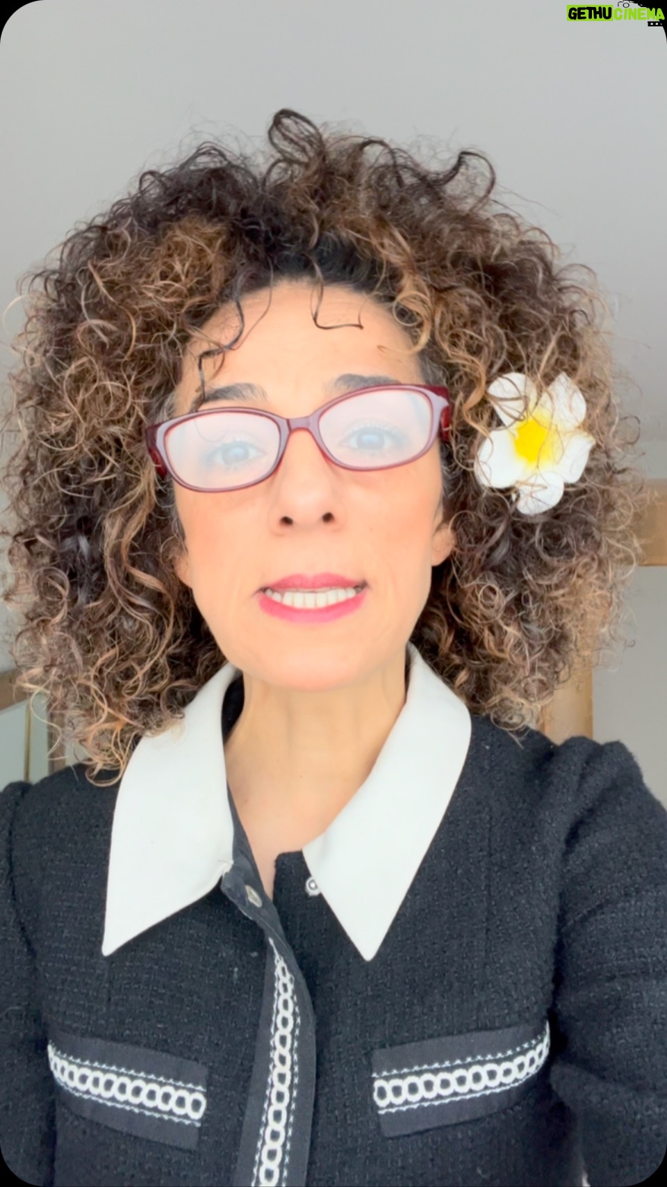 Masih Alinejad Instagram - به اعتصاب غذای ۶۱ زن شجاع زندانی و خانوادههایشان میپیوندم اما به به انگلیسی صحبت کردم تا خطاب به زنان غربی که موهایشان را در اتحاد با #مهسا_امينی قیچی کردند بگویم وقتش رسیده که آنها هم به ما بپیوندند و از سیاستمداران غربی بخواهند تا روابط دیپلماتیک شان را با قاتلان ما قیچی کنند. همبستگی زیباست ولی ما ملت زخمی ایران برای جلوگیری از اعدام نیاز به اقدام عملی داریم. از تک چهرههای مخالف جمهوری اسلامی درخواست میکنم به جای انگ و برچسب زدن به دیگران، به جای دستهبندی کردن زندانیان به گروهای سیاسی مورد علاقه خودشان و ایجاد تفرقه، همبستگی و اتحاد را از زنان زندانی یاد بگیرند که از گروهای فکری و سیاسی مختلف، علیه جمهوری اسلامی متحد هستند. #زن_زندگى_آزادى @narges_mohamadi_51 @golrokh.iraee @sepide_qoliyan