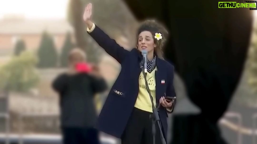 Masih Alinejad Instagram - . همه ما ایرانیان، به جرمهای مختلف محکومایم به اعدام، فقط هنوز حکم اعداممان امضا نشده. تنها راه پاره کردن طناب دار در ایران این است که طناب همبستگی و اتحاد مان علیه جمهوری اسلامی را خودمان را با انگها و برچسبهای مختلف پاره نکنیم . همانگونه که شصت و یک زندانی زن از داخل اوین برای متوقف شدن اعدامها متحد شدند حالا وظیفه همه ماست تا بیرون از زندان نیز امتداد صدایشان باشیم. #CutTheRope #StopExecutionInIran