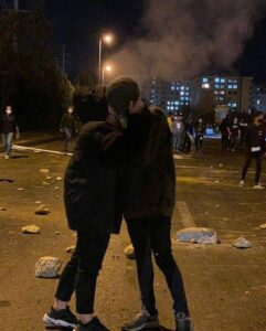 Masih Alinejad Instagram - و‌ عشق را از پستوی خانه بیرون باید کشید….تلاش کنیم در سرزمینی که تماشای اعدام در ملا عام را تشویق و تبلیغ میکنند اما عشق‌بازی و بوسیدن در ملا عام را عمل «منافی عفت» می‌خوانند، هرگز شبیه به جمهوری اسلامی نشویم و خواسته یا ناخواسته، عاشقانه‌های یک ملت زخمی و‌ خسته را تحقیر نکنیم. ‌تماشای برنامه این هفته تبلت را فرداشب از دست ندهیم. در ستایش عشق در حکومتی که عاشق‌ترین عاشقان را گردن می‌زند. #ولنتاین شما هم پر از عشق و آغوش و‌ بوسه و مهربانی.