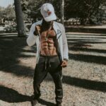 Massengo Júnior Instagram - A luz só ilumina na escuridão, por isso faça de toda escuridão uma oportunidade de brilhar.
