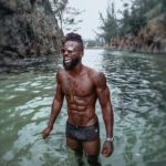 Massengo Júnior Instagram - Não é sobre ganhar, é sobre vencer, as peças avançam sem conteúdo e eu me sinto criança nesse tabuleiro. Hoje minha diversão é derrubar tudo
