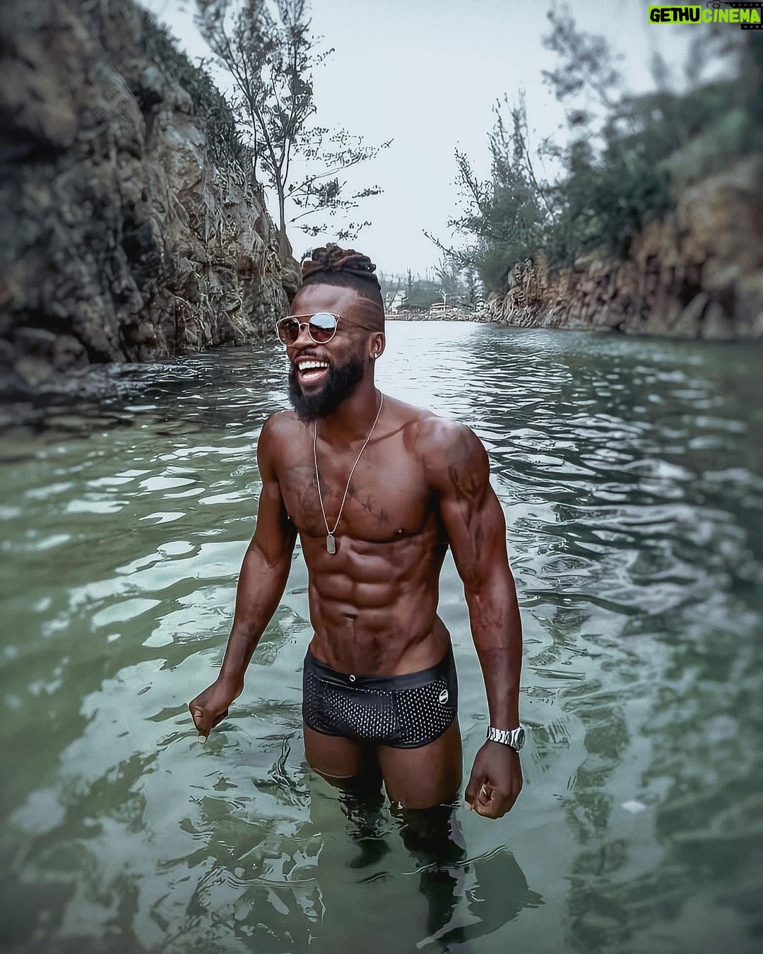 Massengo Júnior Instagram - Não é sobre ganhar, é sobre vencer, as peças avançam sem conteúdo e eu me sinto criança nesse tabuleiro. Hoje minha diversão é derrubar tudo