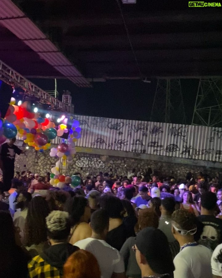 Massengo Júnior Instagram - No melhor baile charme do planeta 🕺🏽❤️ Viaduto de Madureira