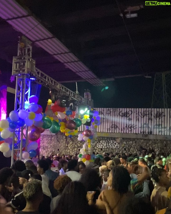 Massengo Júnior Instagram - No melhor baile charme do planeta 🕺🏽❤️ Viaduto de Madureira