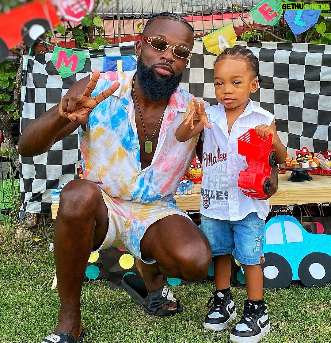 Massengo Júnior Instagram - Ontem rolou o piquenique de aniversário do meu filho @instamicael mais conhecido na rua como Karatê kid😂😂😂. O cara que está estourado no app vizinho e aqui no insta 🫶🏾🫶🏾❤️😍 mais de 3 milhões de visualizações lá no tikteko e mais de 200 mil visualizações aqui no insta kkk, ele tem mais de vizualizações do que tem de idade kkk Alô marcas vem de parceria 🫶🏾🫶🏾🫶🏾