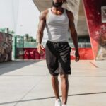 Massengo Júnior Instagram - Ninguém vai bater mais forte do que a vida. Não importa como você bate e sim o quanto aguenta apanhar e continuar lutando; o quanto pode suportar e seguir em frente, é assim que se ganha.