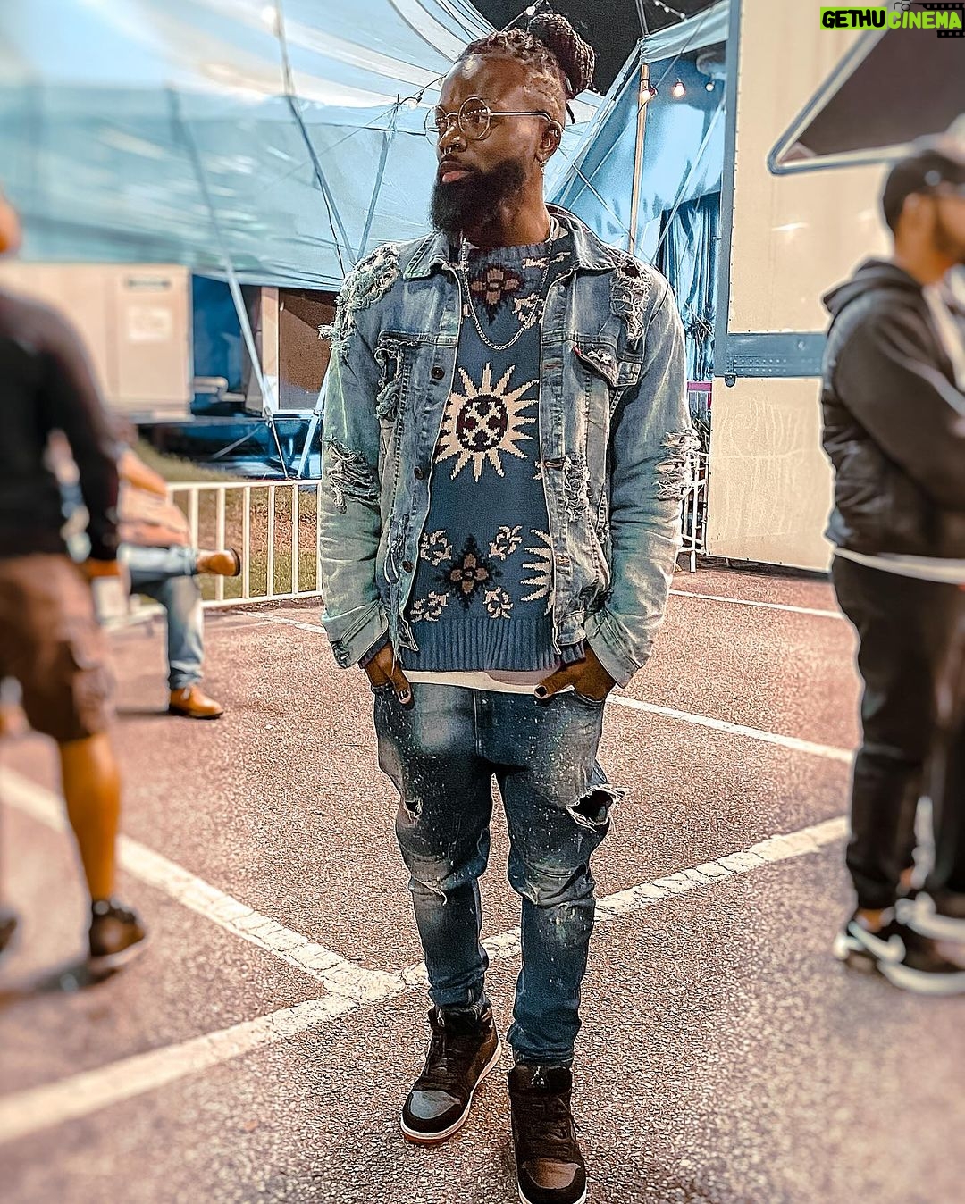 Massengo Júnior Instagram - Ahh vc parece um gringo… Mas eu sou gringo , Made in ANGOLA🇦🇴 🙅🏾♂️😜