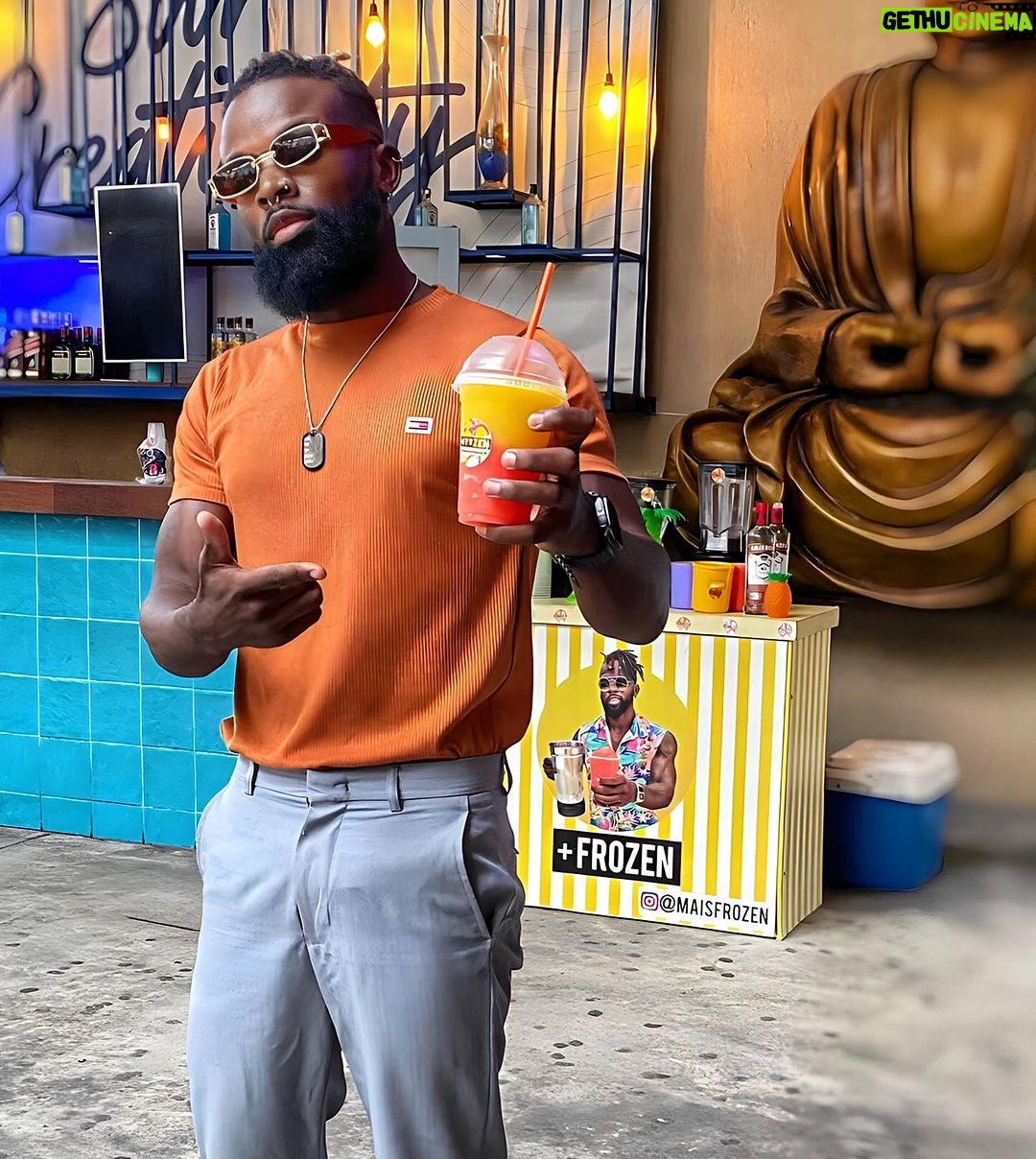 Massengo Júnior Instagram - Não é por nada não, mas eu faço a bebida mais saborosa e refrescante, sério vocês precisam provar o meu @maisfrozen 🍹🥤😍❤️