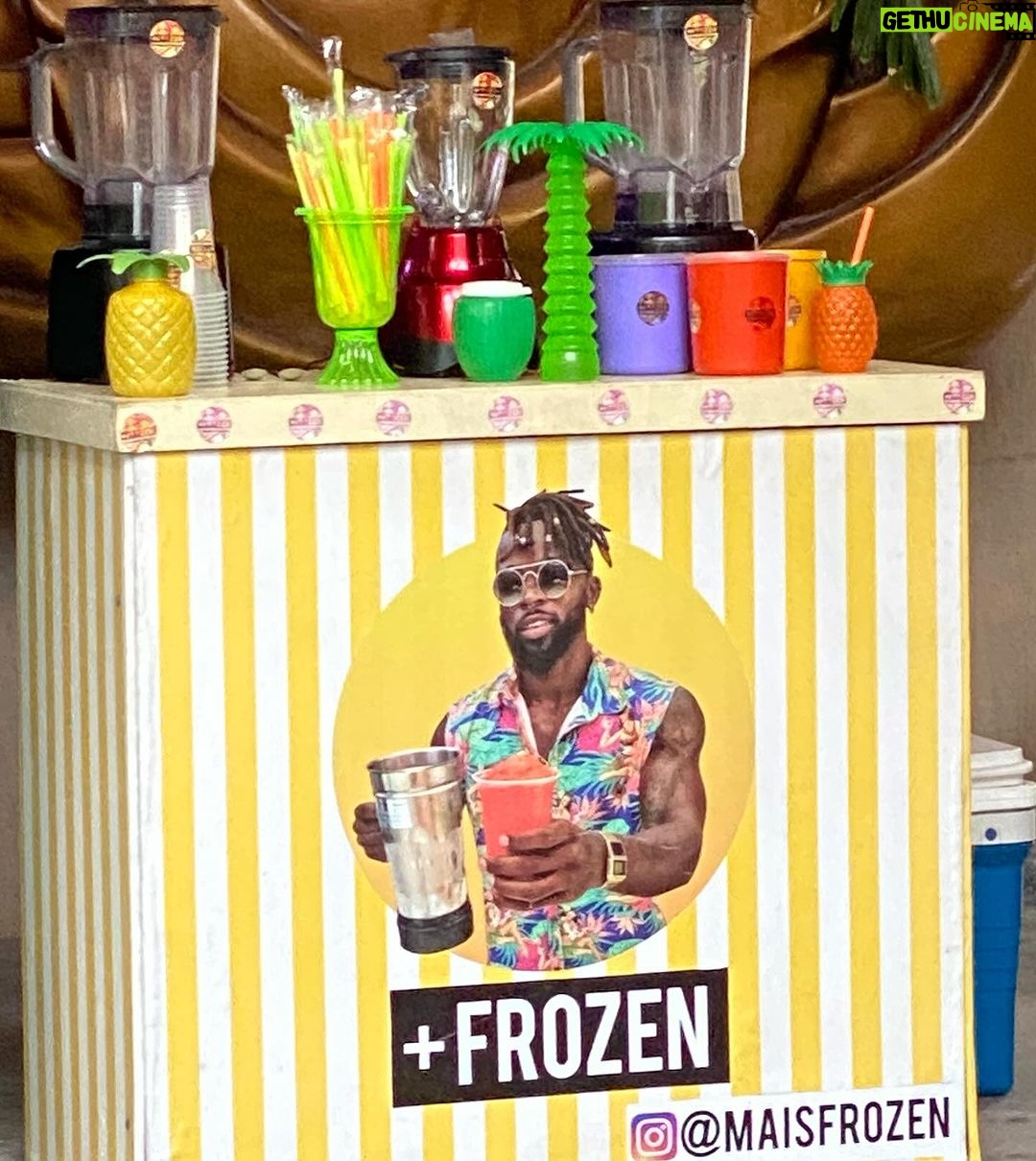 Massengo Júnior Instagram - Não é por nada não, mas eu faço a bebida mais saborosa e refrescante, sério vocês precisam provar o meu @maisfrozen 🍹🥤😍❤️